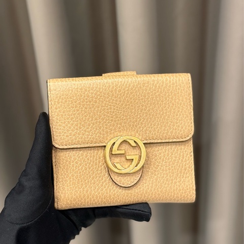 GUCCI雙G金屬大LOGO牛皮10卡雙扣式短夾