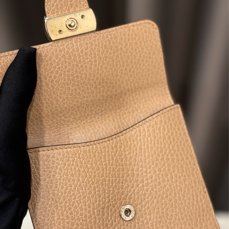 GUCCI雙G金屬大LOGO牛皮10卡雙扣式短夾-8