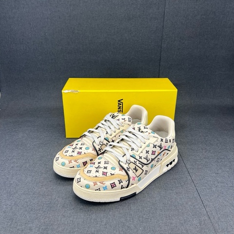 Louis Vuitton路易威登 trainer 米色滿印 6碼