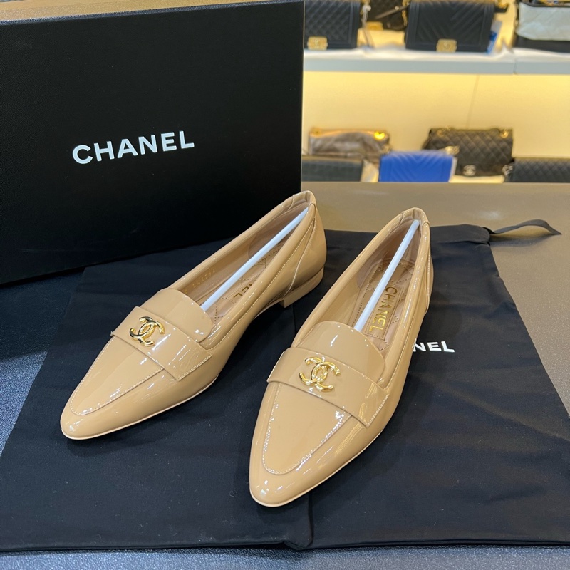 Chanel香奈兒23K 米色卡其色漆皮尖頭樂福鞋  38碼-2