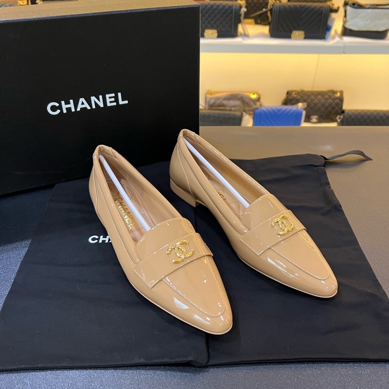 Chanel香奈兒23K 米色卡其色漆皮尖頭樂福鞋  38碼-3