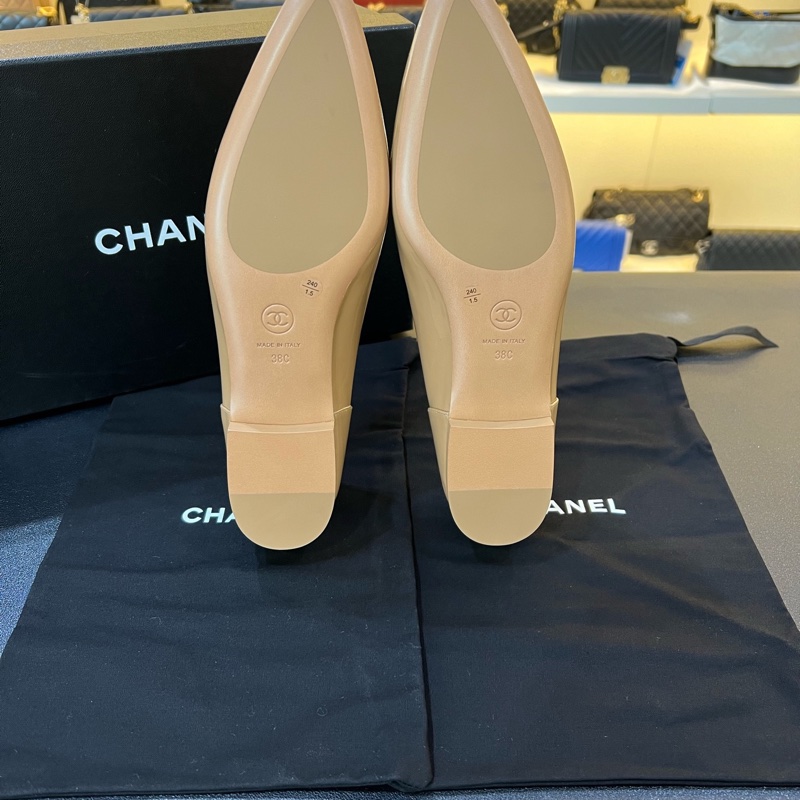 Chanel香奈兒23K 米色卡其色漆皮尖頭樂福鞋  38碼-4