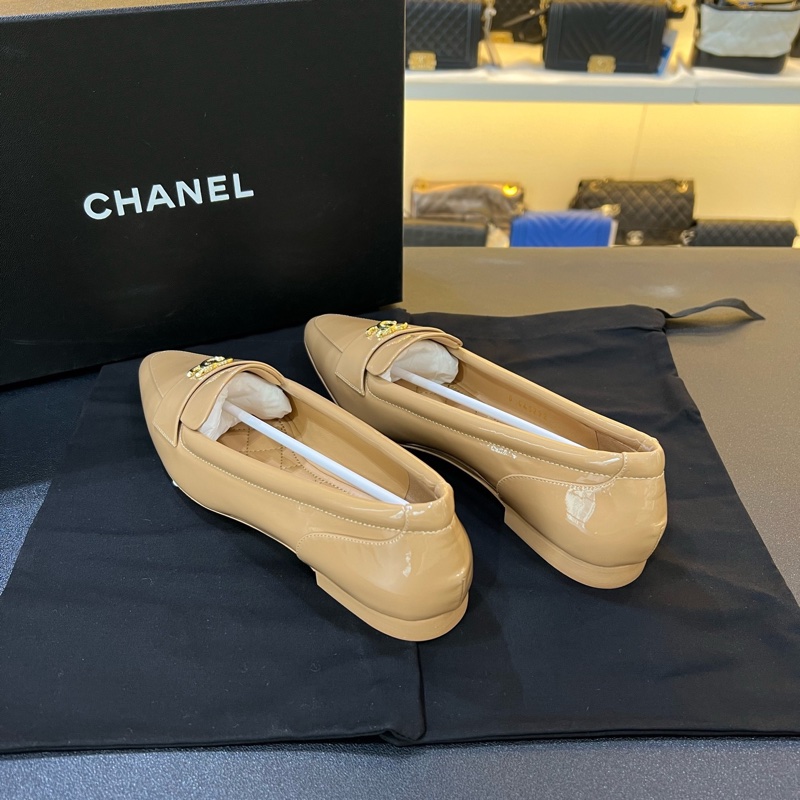 Chanel香奈兒23K 米色卡其色漆皮尖頭樂福鞋  38碼-6