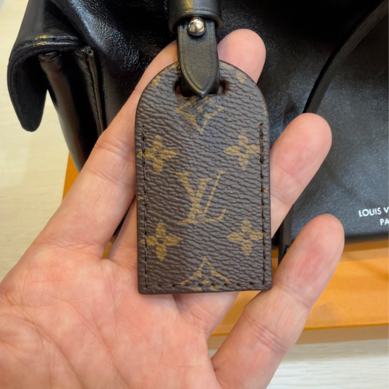 Louis Vuitton CarryAll Cargo PM 黑色小羊皮手袋 9.5新很少使用！-4