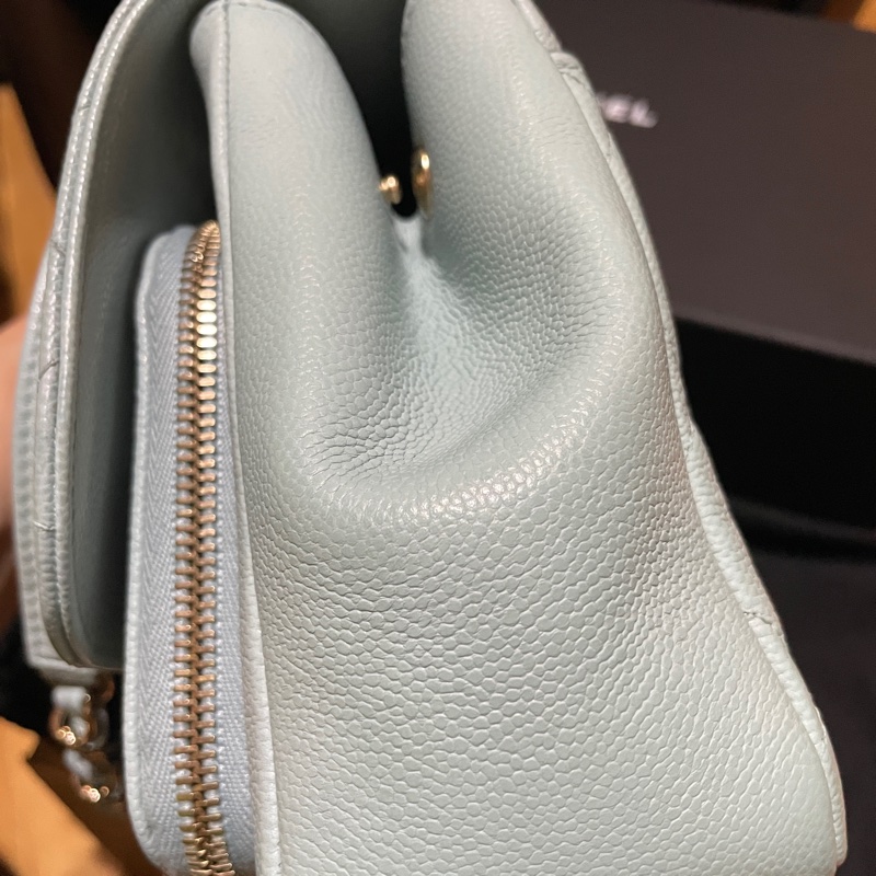 Chanel 雙C logo荔枝皮郵差包銀色釦晶片款-2