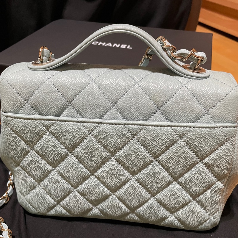 Chanel 雙C logo荔枝皮郵差包銀色釦晶片款-4