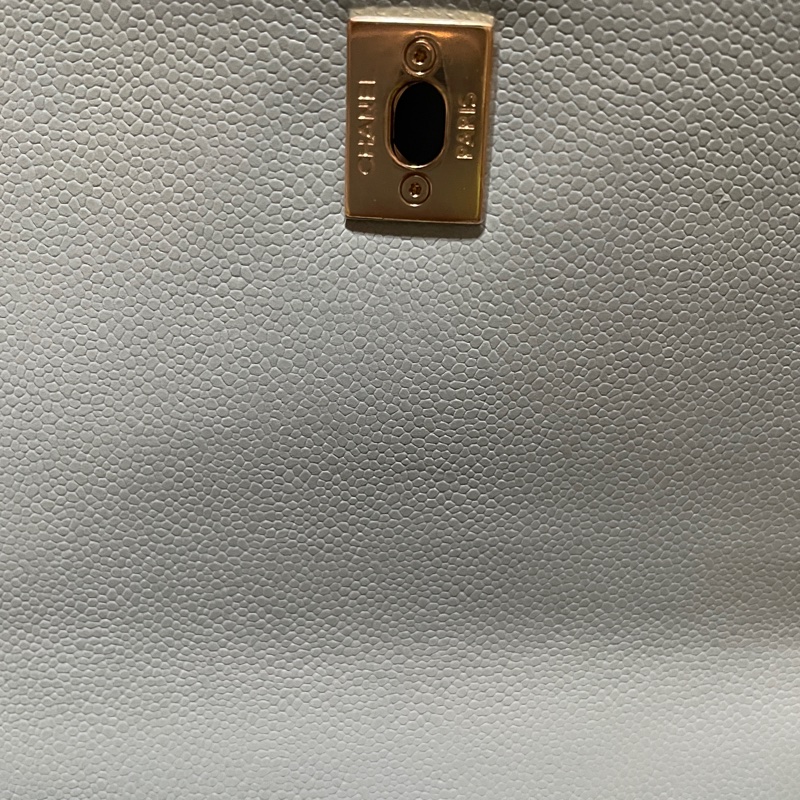 Chanel 雙C logo荔枝皮郵差包銀色釦晶片款-11