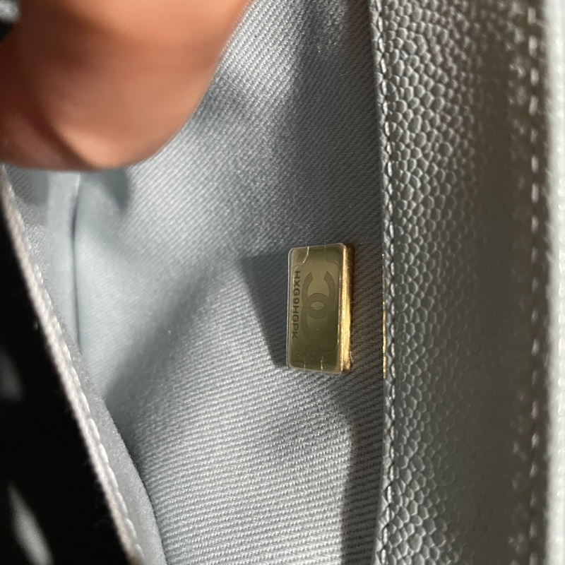 Chanel 雙C logo荔枝皮郵差包銀色釦晶片款-16