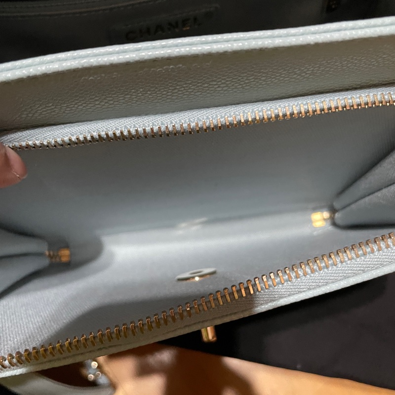 Chanel 雙C logo荔枝皮郵差包銀色釦晶片款-18