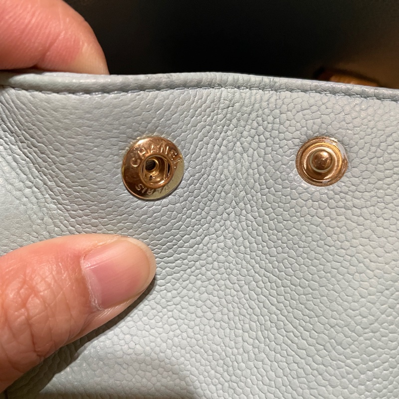 Chanel 雙C logo荔枝皮郵差包銀色釦晶片款-20