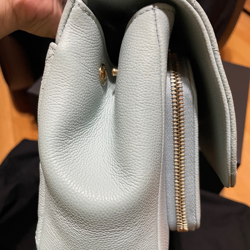 Chanel 雙C logo荔枝皮郵差包銀色釦晶片款-8