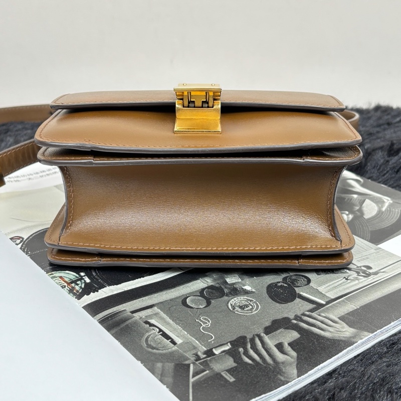 Celine • Box 焦糖棕金釦 豆腐包-8