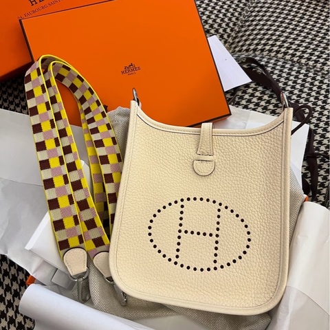 Hermes • Mini Evelyne 16 奶油白銀釦Tc皮