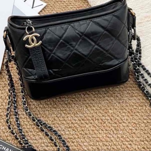 Chanel • Gabrielle 經典黑金牛皮流浪包 小號 有卡