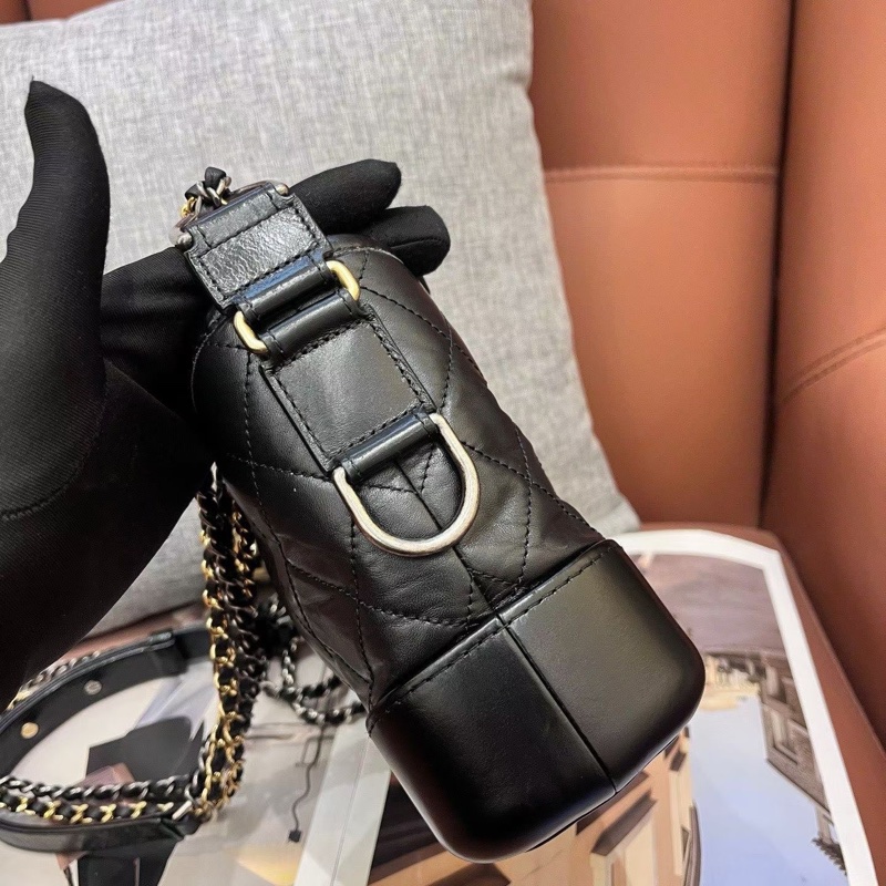 Chanel • Gabrielle 經典黑金牛皮流浪包 小號-6