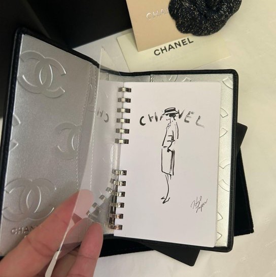 Chanel *雙C logo康朋*筆記本護照套👩🏻‍🦰收藏品；含2012年日暦本、聯絡薄（金屬可拆卸單護照保護套！👍）-3