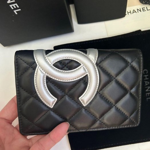 Chanel *雙C logo康朋*筆記本護照套👩🏻‍🦰收藏品；含2012年日暦本、聯絡薄（金屬可拆卸單護照保護套！👍）-9