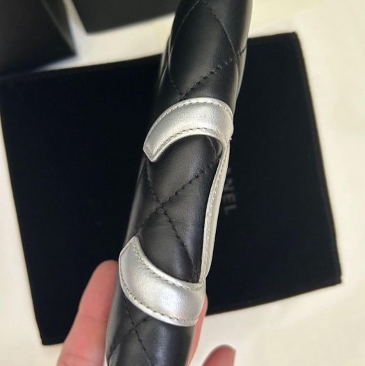 Chanel *雙C logo康朋*筆記本護照套👩🏻‍🦰收藏品；含2012年日暦本、聯絡薄（金屬可拆卸單護照保護套！👍）-12