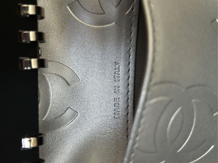 Chanel *雙C logo康朋*筆記本護照套👩🏻‍🦰收藏品；含2012年日暦本、聯絡薄（金屬可拆卸單護照保護套！👍）-14