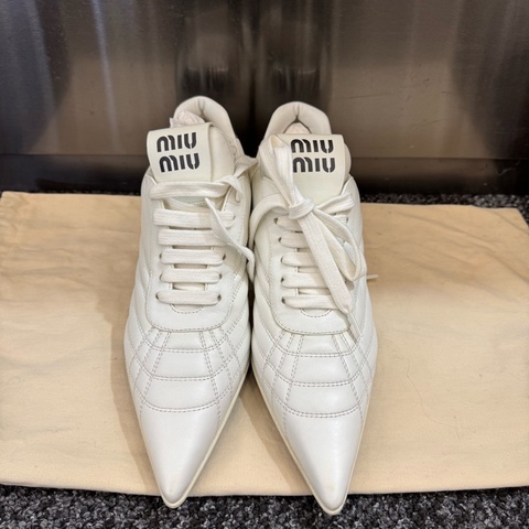 99新Miu Miu/繆繆 尖頭皮面尖頭小貓跟運動鞋 37.5碼 塵袋