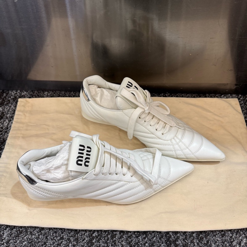 99新Miu Miu/繆繆 尖頭皮面尖頭小貓跟運動鞋 37.5碼 塵袋-2