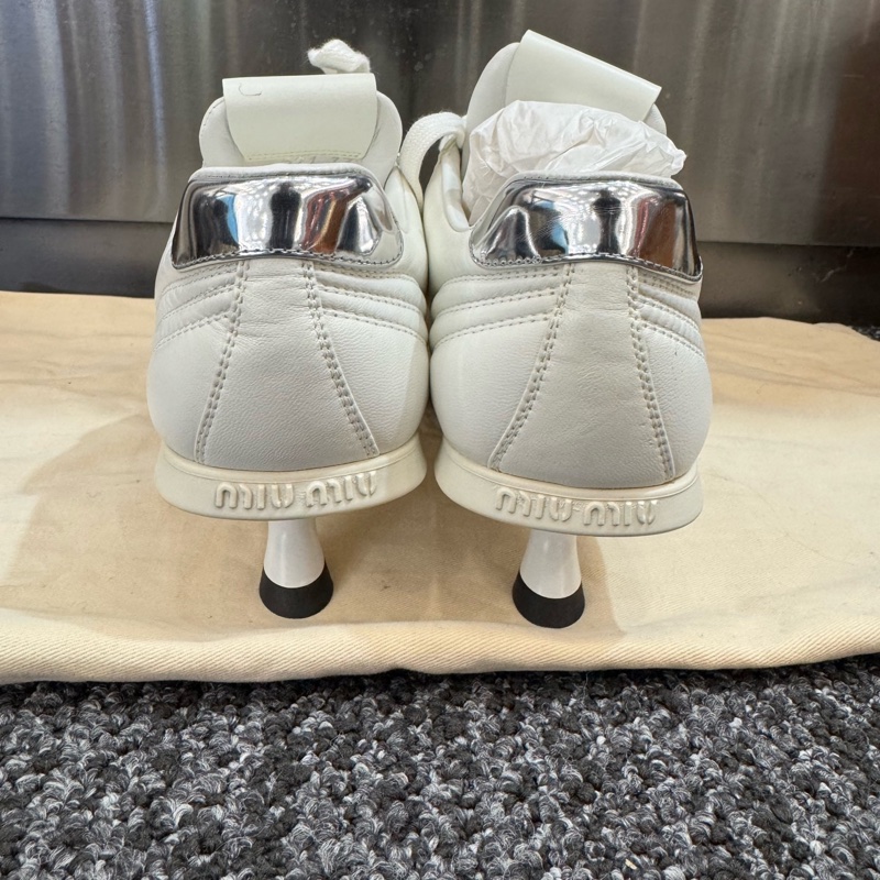 99新Miu Miu/繆繆 尖頭皮面尖頭小貓跟運動鞋 37.5碼 塵袋-3