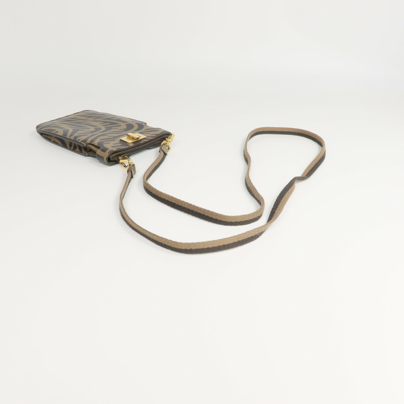 FENDI 牛皮皮革/塗層帆布Fendi Sarah Coleman Vertigo Peek-a-Phone手機袋-8