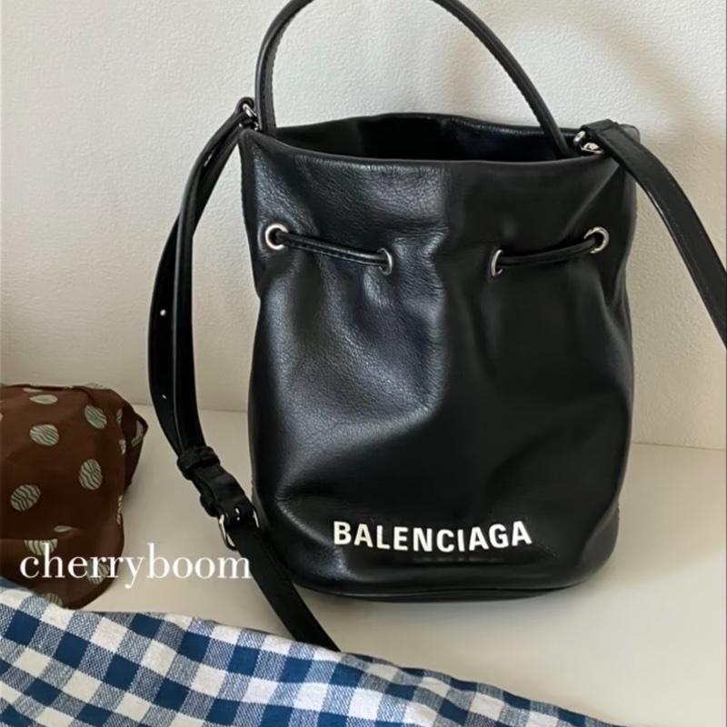 Balenciaga • 經典字母Logo黑色牛皮水桶包-2