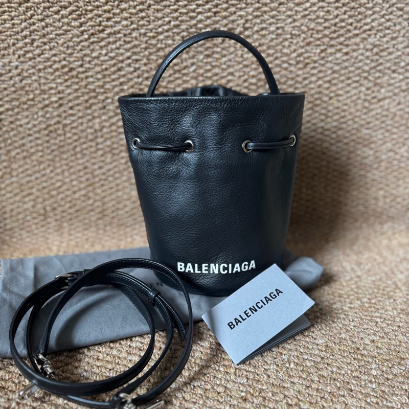 Balenciaga • 經典字母Logo黑色牛皮水桶包-3