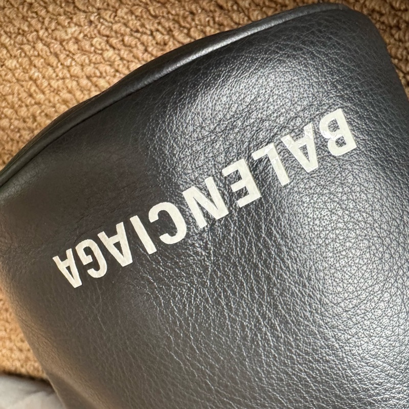 Balenciaga • 經典字母Logo黑色牛皮水桶包-5
