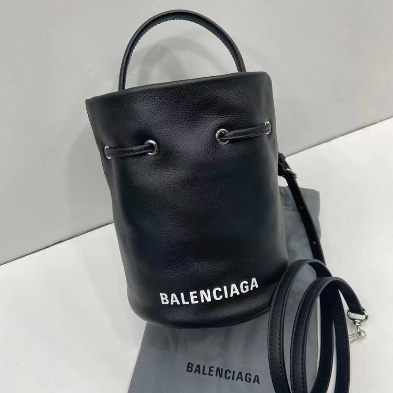 Balenciaga • 經典字母Logo黑色牛皮水桶包-10