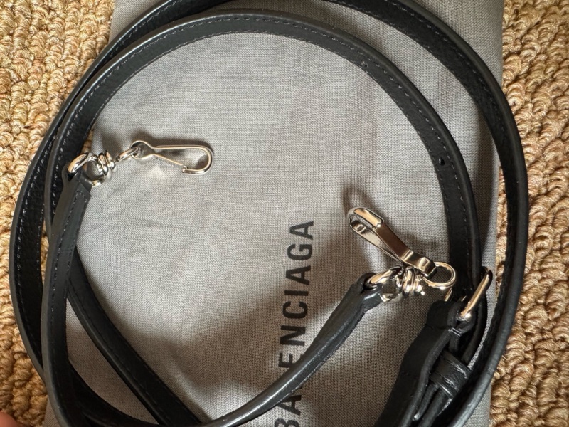 Balenciaga • 經典字母Logo黑色牛皮水桶包-12