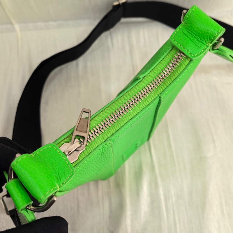 Balenciaga • Hourglass螢光綠字母拉鍊手機包-5