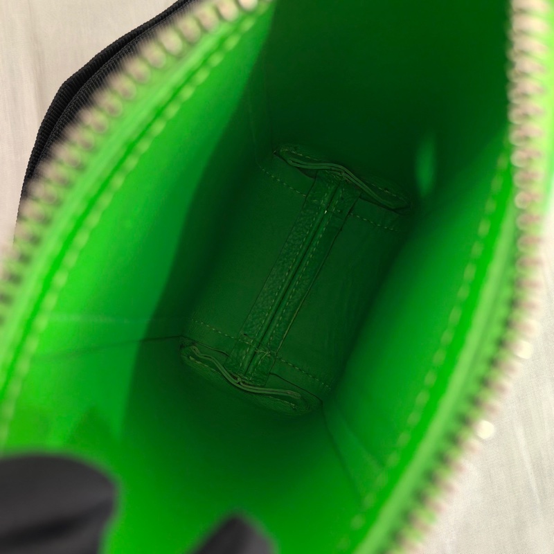 Balenciaga • Hourglass螢光綠字母拉鍊手機包-6