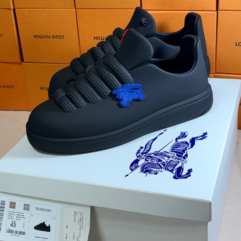 🎁全新閒置 2025新款盒裝 Burberry 巴寶莉 一體成形 戰馬休閒鞋（原價27500）-0