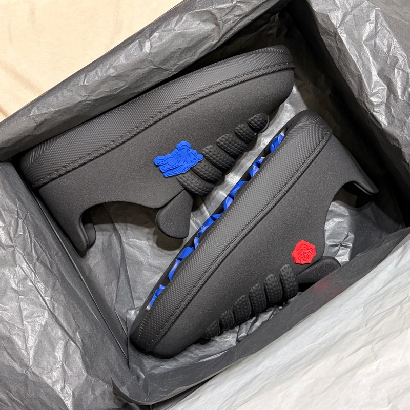 🎁全新閒置 2025新款盒裝 Burberry 巴寶莉 一體成形 戰馬休閒鞋（原價27500）-3