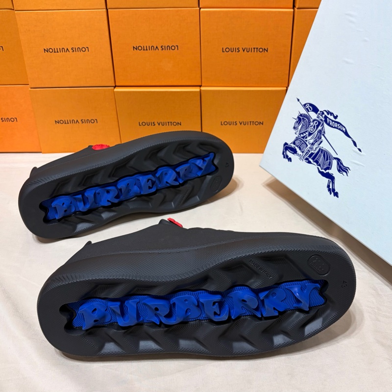 🎁全新閒置 2025新款盒裝 Burberry 巴寶莉 一體成形 戰馬休閒鞋（原價27500）-4