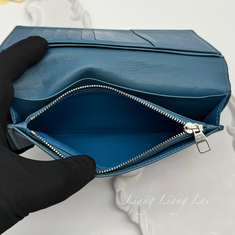 LOUIS VUITTON LV 荔枝紋牛皮藍綠色長夾-10