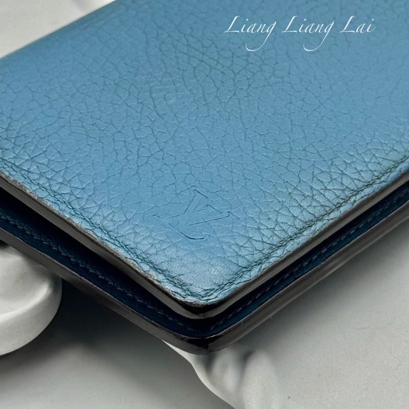 LOUIS VUITTON LV 荔枝紋牛皮藍綠色長夾-24