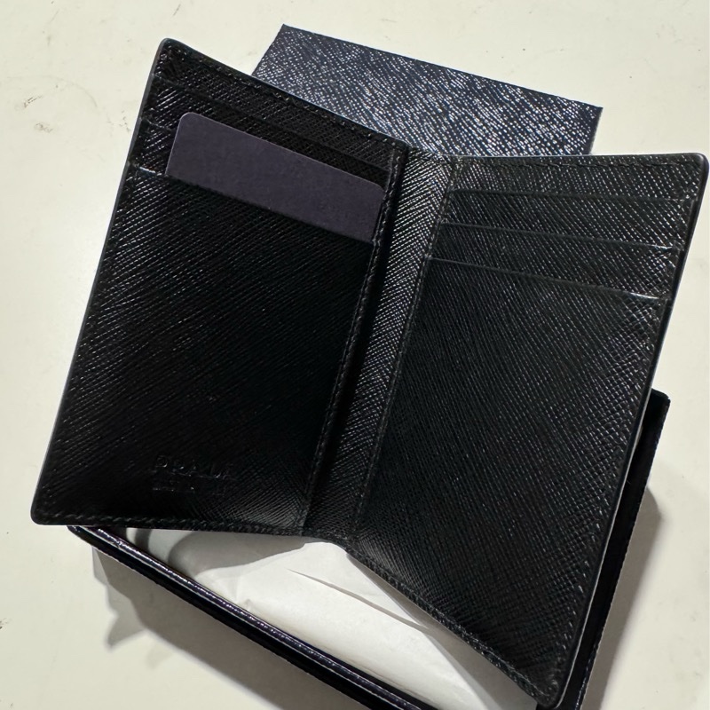 Prada對開式卡夾-4