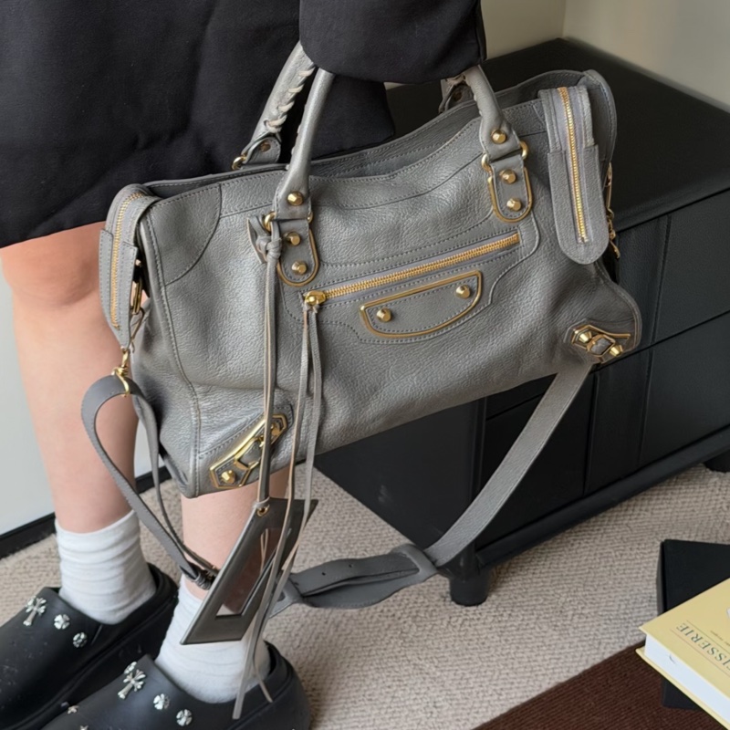 Balenciaga • City 經典水泥灰山羊皮金釦機車包 金釦-1