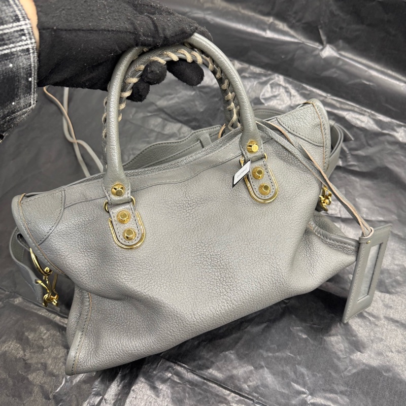 Balenciaga • City 經典水泥灰山羊皮金釦機車包 金釦-4