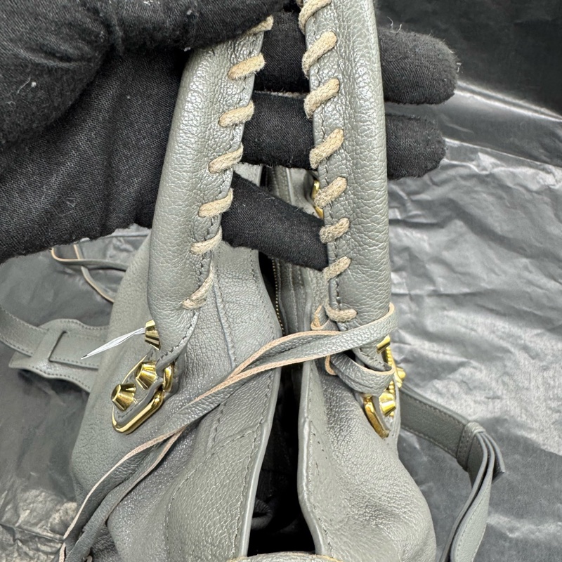 Balenciaga • City 經典水泥灰山羊皮金釦機車包 金釦-7