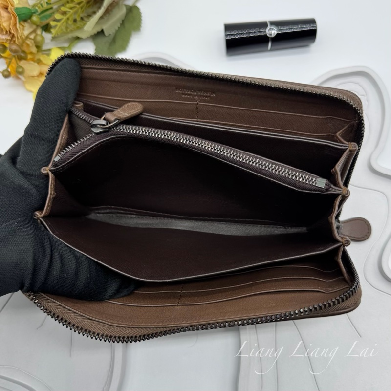 BOTTEGA VENETA BV經典小羊皮編織咖啡棕色拉鍊長夾-11