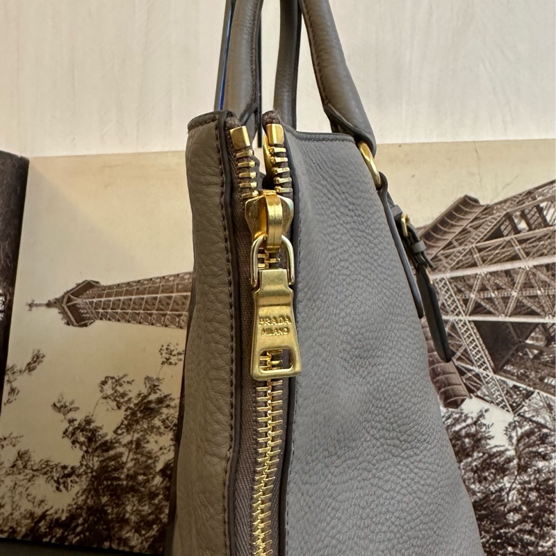 🩵MYMluxurybag🩵 Prada 36.5cm 皮袋 肩背袋 手提袋 斜背袋-7