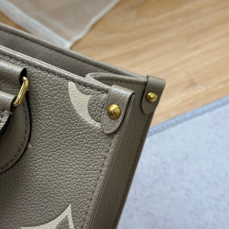 LV on the go 大象灰小號pm ✨最新晶片款-10