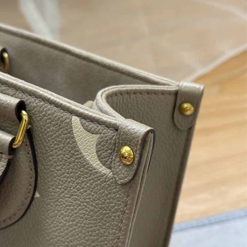 LV on the go 大象灰小號pm ✨最新晶片款-12