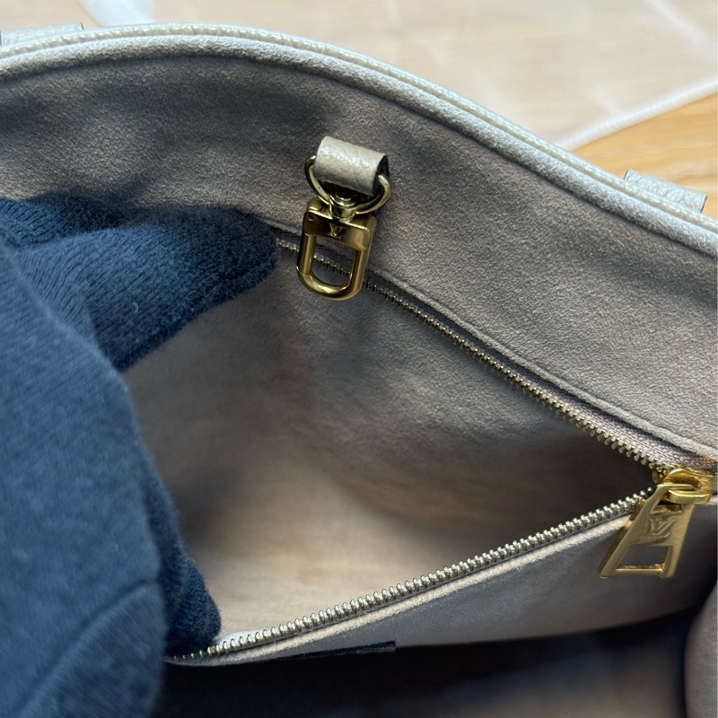 LV on the go 大象灰小號pm ✨最新晶片款-16