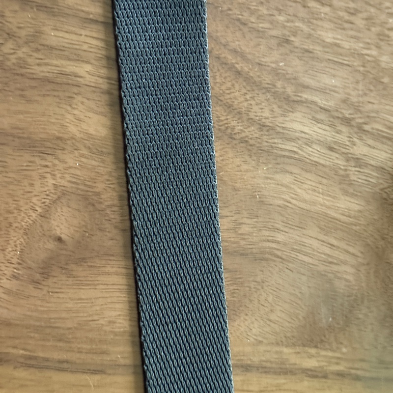 8新✨輕鬆出門超方便的 PRADA 經典尼龍 黑色斜背包 很輕 肩背到斜背都可以-57