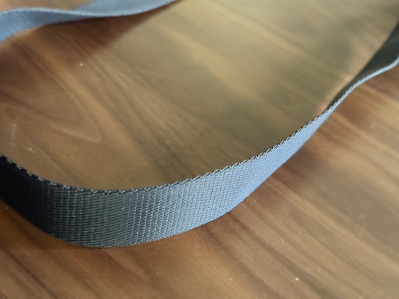 8新✨輕鬆出門超方便的 PRADA 經典尼龍 黑色斜背包 很輕 肩背到斜背都可以-61